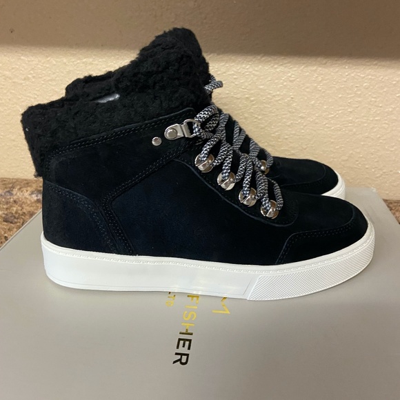 NEW Marc Fisher Women's Summa HIGH TOP Sneaker BLACK SUEDE FAUX FUR NIB Size 5 - Picture 3 of 5